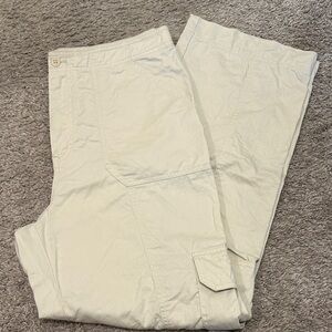 Abercrombie & Fitch Women’s Relaxed Fit Cargo Pants in Cream